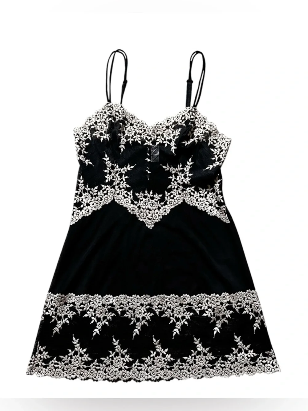 Wacoal EUC Embrace Lace Chemise in Black and Cream Size M